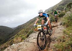 Knackige Trails durch eine reizvolle Landschaft erwarten die Biker bei der Moutainbike Challenge durch den Süden Gran Canarias. Foto: Veranstalter/Sportograf