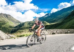 Bei dem Langdistanz-Rennen «Tortour» geht es über cirka 1000 Kilometer und 14.500 Höhenmeter rund um die Schweiz. Foto: Veranstalter