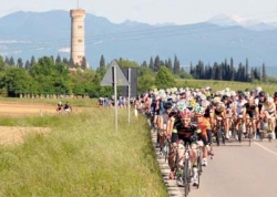 Beim Gran Fondo durch die malerische Lombardei können die Teilnehmer zwischen drei neuen Strecken über 159, 110 und 77 Kilometer wählen. Foto: Veranstalter