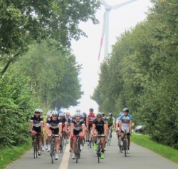 Bei den Streckentest zum Sparkassen Münsterland Giro wird im gesicherten Konvoi gefahren. Foto: Leo Bröker